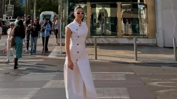 Cannes'da Cemre Baysel fırtınası!